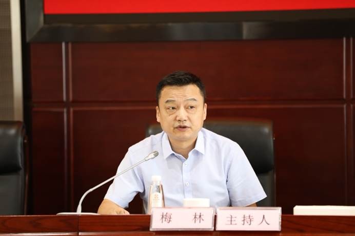 說明: F:\照片\2019年7月2日武漢金控集團學習貫徹習近平新時代中國特色社會主義思想暨“不忘初心、牢記使命”主題教育讀書班開班式暨專題輔導報告會\2019年7月2日武漢金控集團學習貫徹習近平新時代中國特色社會主義思想暨“不忘初心、牢記使命”主題教育讀書班開班式暨專題輔導報告會\124A7930.JPG